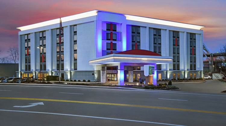 Holiday Inn Express & Suites Riverfront Exterior