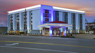 Holiday Inn Express & Suites Riverfront
