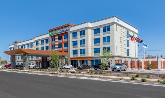 Holiday Inn Exp & Sts Dwtn State Capitol Exterior