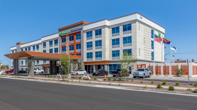 Holiday Inn Exp & Sts Dwtn State Capitol Exterior