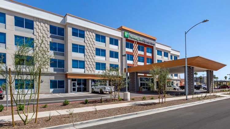Holiday Inn Exp & Sts Dwtn State Capitol Exterior