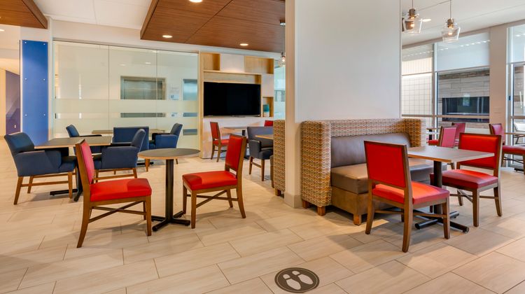 Holiday Inn Exp & Sts Dwtn State Capitol Restaurant