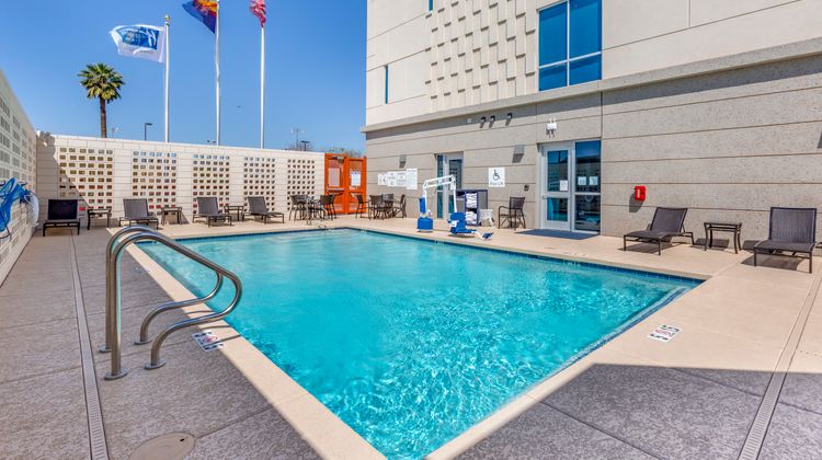 Holiday Inn Exp & Sts Dwtn State Capitol Pool