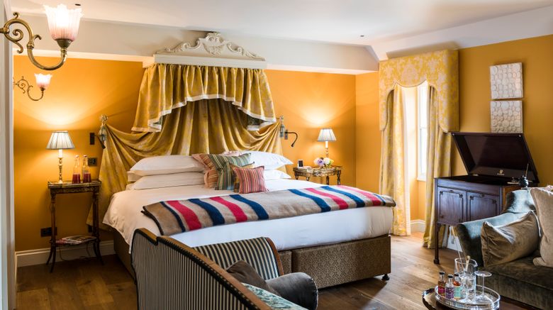 <b>The Zetter Townhouse Marylebone Room</b>. Images powered by <a href="https://www.leonardoworldwide.com/" title="Leonardo Worldwide" target="_blank">Leonardo</a>.