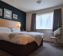 Boat and Horses Inn Room