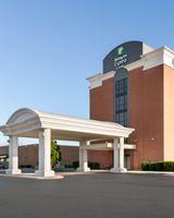 Holiday Inn Express/Suites Norfolk Arpt