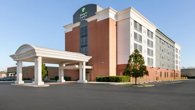 Holiday Inn Express/Suites Norfolk Arpt
