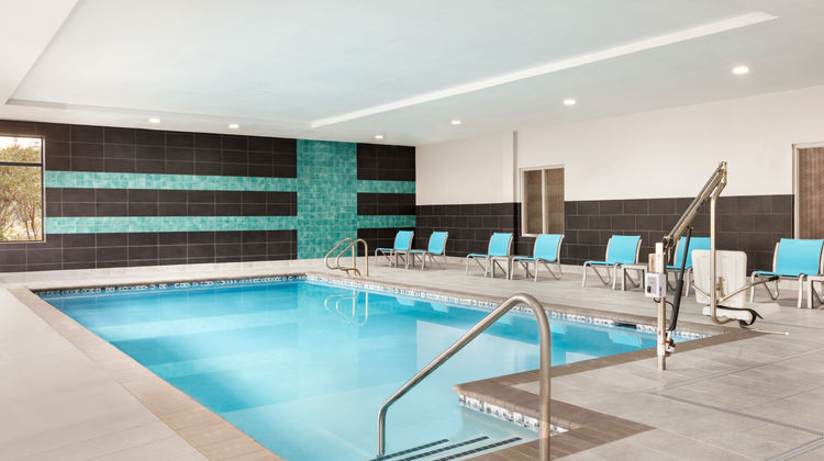 Holiday Inn Express/Suites Norfolk Arpt Pool