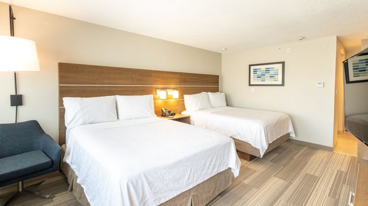 Holiday Inn Express Anaheim West Room