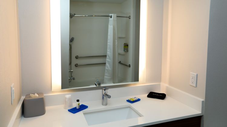 Holiday Inn Express Hillsboro I-35 Room