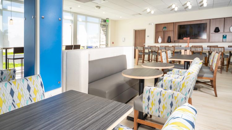 Holiday Inn Express & Suites Airport Restaurant