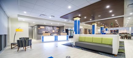 Holiday Inn Express & Suites Airport Lobby