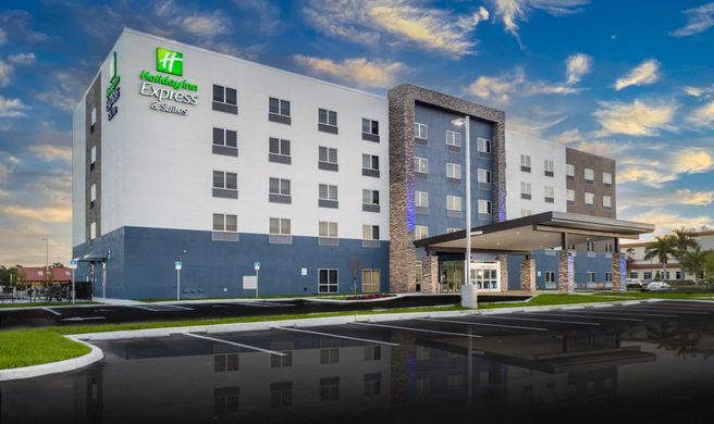 Holiday Inn Express & Suites Airport Exterior