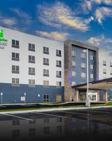 Holiday Inn Express & Suites Airport