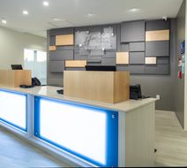 Holiday Inn Express & Suites Airport Lobby