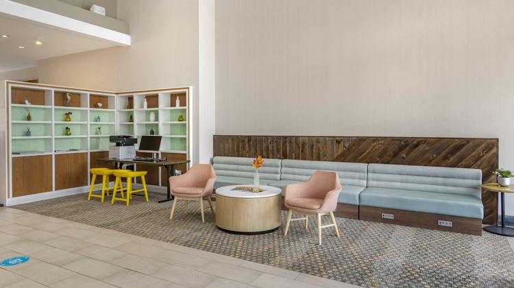 Holiday Inn Atlanta-Gas South Arena Area Lobby