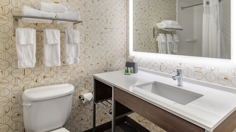 Holiday Inn Atlanta-Gas South Arena Area Room