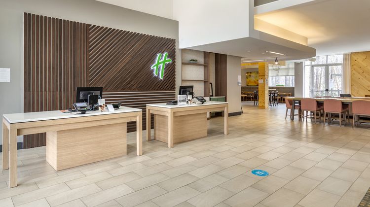 Holiday Inn Atlanta-Gas South Arena Area Lobby