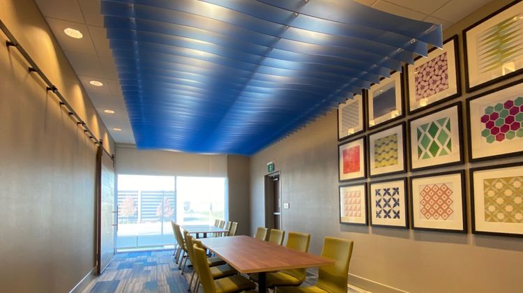 Holiday Inn Express & Suites Aurora Meeting
