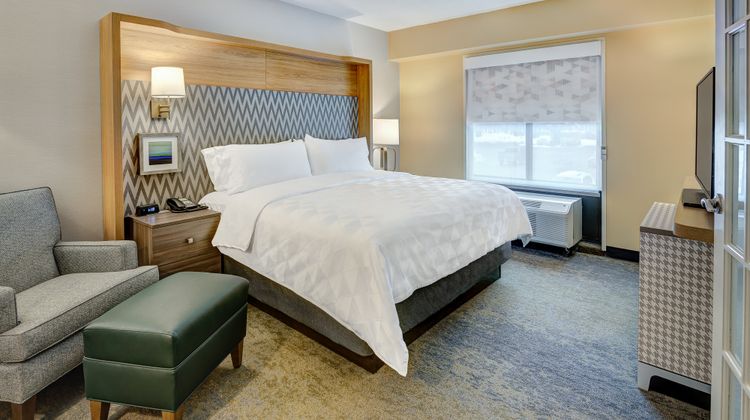Holiday Inn East Windsor Room