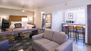 Holiday Inn Hotel & Suites