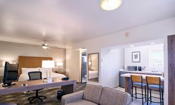 Holiday Inn Hotel & Suites