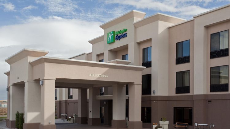 Holiday Inn Express Exterior