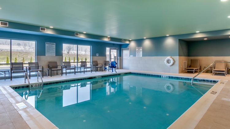 Holiday Inn Express/Stes Southwest I-81 Pool
