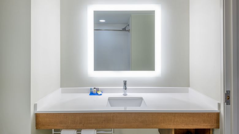 <b>Holiday Inn Express Hotel & Suites Room</b>. Images powered by <a href="https://www.leonardoworldwide.com/" title="Leonardo Worldwide" target="_blank">Leonardo</a>.