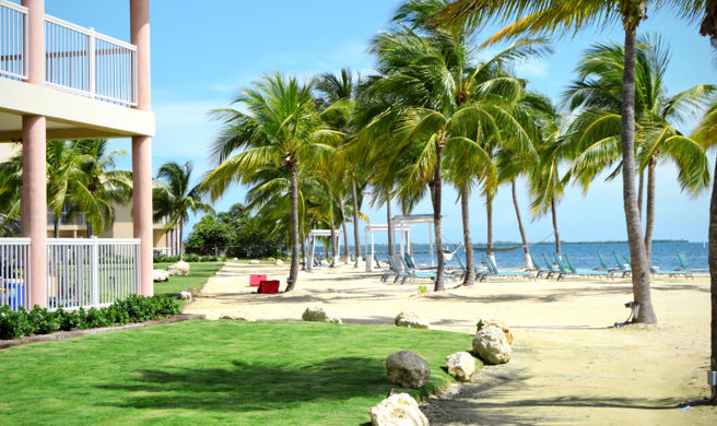 Holiday Inn Resort Grand Cayman Exterior