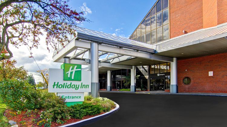Holiday Inn Oakville Centre Exterior