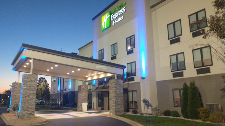 Holiday Inn Express Exterior