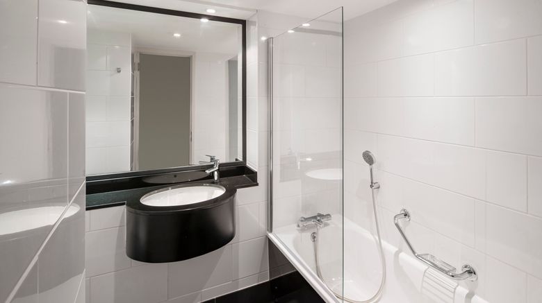 <b>Crowne Plaza Stratford-upon-Avon Room</b>. Images powered by <a href="https://www.leonardoworldwide.com/" title="Leonardo Worldwide" target="_blank">Leonardo</a>.