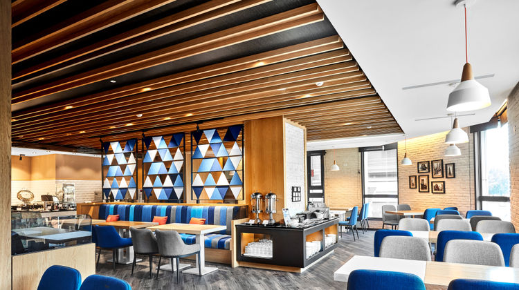 Holiday Inn Express Kaohsiung Love River Restaurant