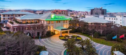 Holiday Inn New Port Exterior