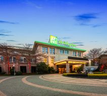 Holiday Inn New Port Exterior