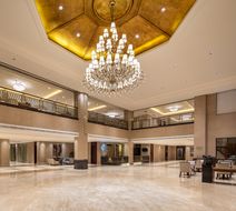 Holiday Inn New Port Lobby