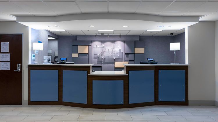 Holiday Inn Express Hotel & Suites Lobby