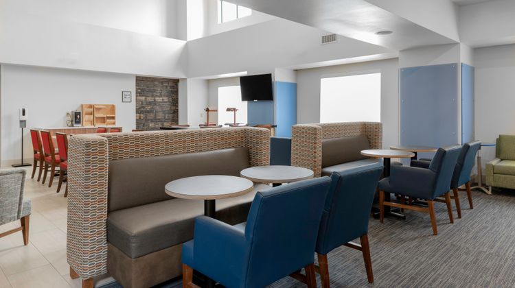Holiday Inn Express Hotel & Suites Lobby