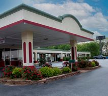 Scottish Inn Exterior