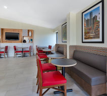 Holiday Inn Express Detroit-Warren Lobby
