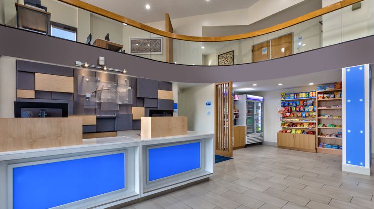 Holiday Inn Express Detroit-Warren Lobby