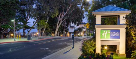 Holiday Inn Express Exterior