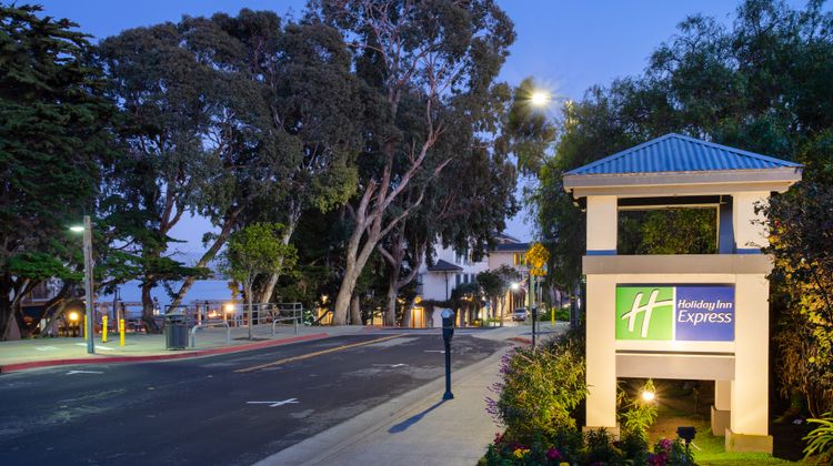 Holiday Inn Express Exterior