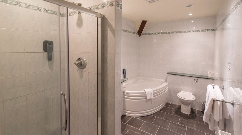 <b>The Cumbria Grand Hotel Room</b>. Images powered by <a href="https://www.leonardoworldwide.com/" title="Leonardo Worldwide" target="_blank">Leonardo</a>.
