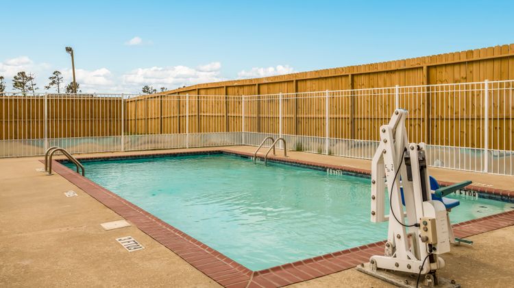 Red Roof Inn & Suites Lake Charles Pool