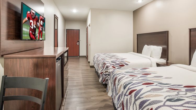 Red Roof Inn & Suites Lake Charles Room