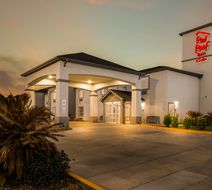 Red Roof Inn & Suites Lake Charles Exterior