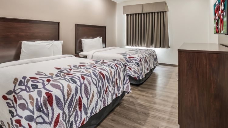 Red Roof Inn & Suites Lake Charles Room