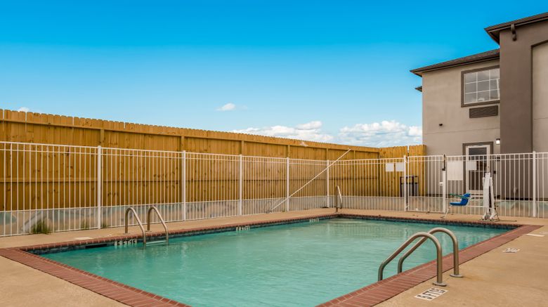 <b>Red Roof Inn & Suites Lake Charles Pool</b>. Images powered by <a href="https://www.leonardoworldwide.com/" title="Leonardo Worldwide" target="_blank">Leonardo</a>.